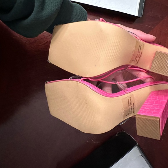 Square toe sandal - Picture 3 of 3